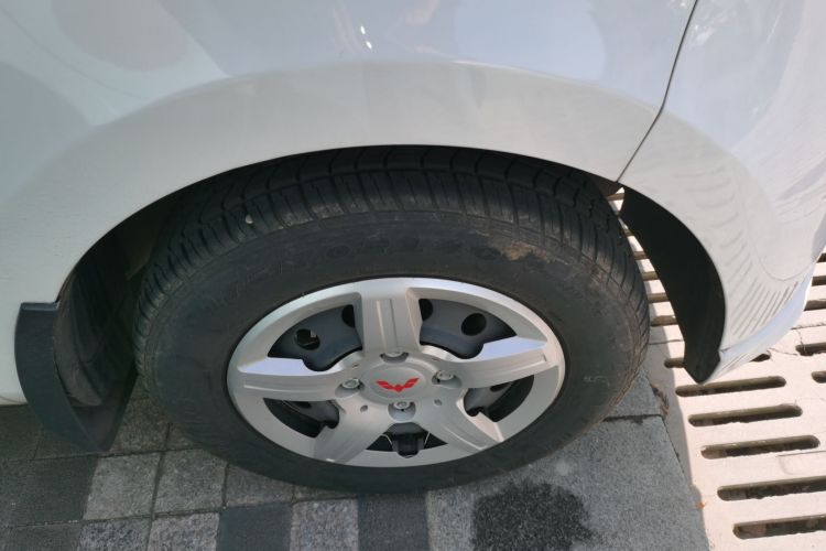 五菱汽车 五菱宏光 2021款 1.5L改款 S基本型 电动助力LAR车身外观6007