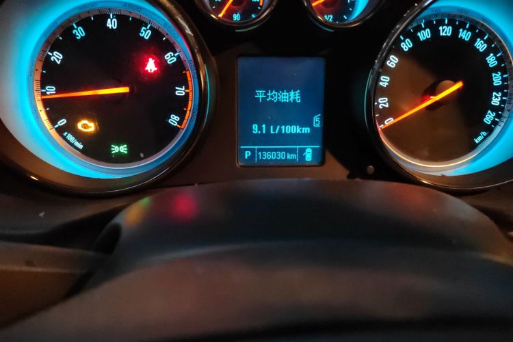 别克 君威 2012款 2.0L 舒适版中控内饰15