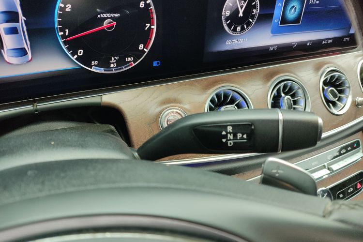 奔驰E级 2018款 E 200 L中控内饰18