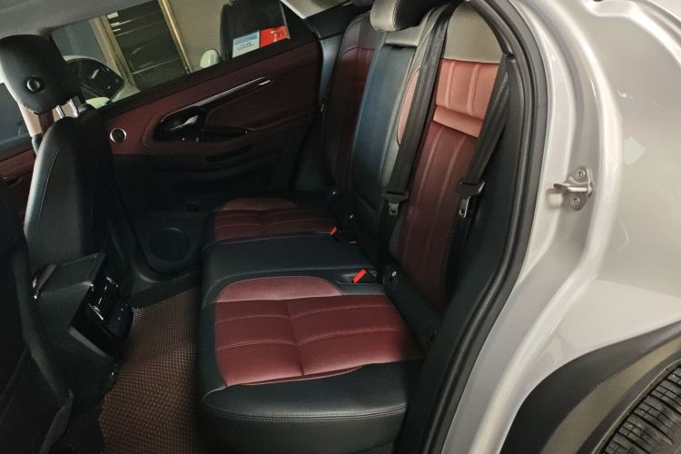 路虎 揽胜极光 2023款 极光L 249PS 豪华版中控内饰21