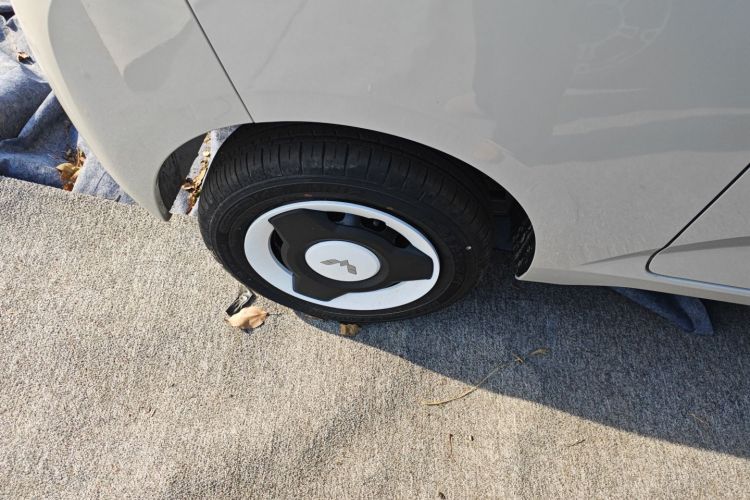 五菱汽车 宏光MINIEV 2024款 第三代 215km 青春版车身外观6008