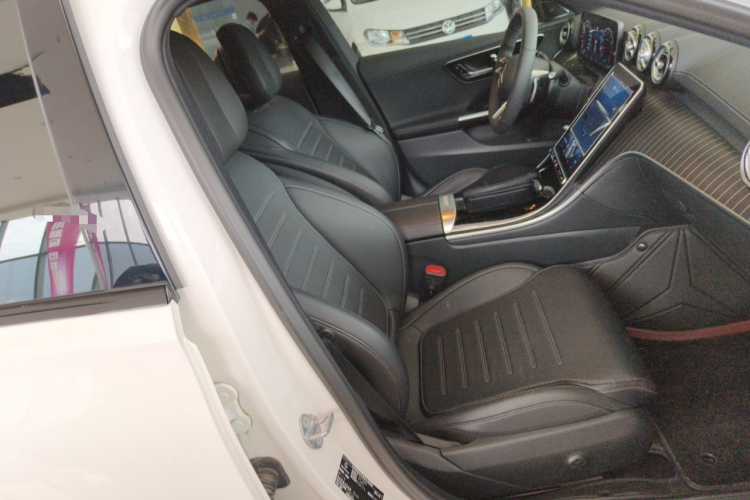 奔驰C级 2022款 改款 C 260 L 皓夜运动版局部细节41