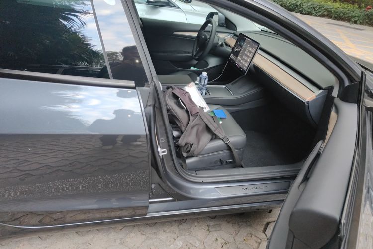 特斯拉 Model 3 2021款 标准续航后驱升级版局部细节9005