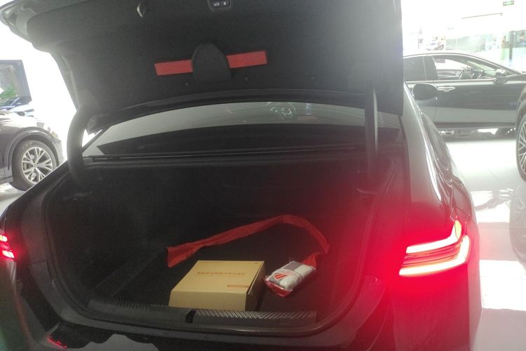 宝马5系 2025款 530Li 尊享型 M运动套装机舱底盘23