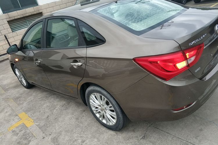 别克 英朗 2017款 15N 自动精英型车身外观4