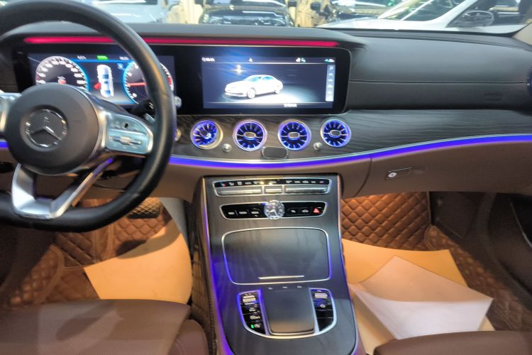 奔驰E级 2019款 E 260 L 运动型中控内饰16