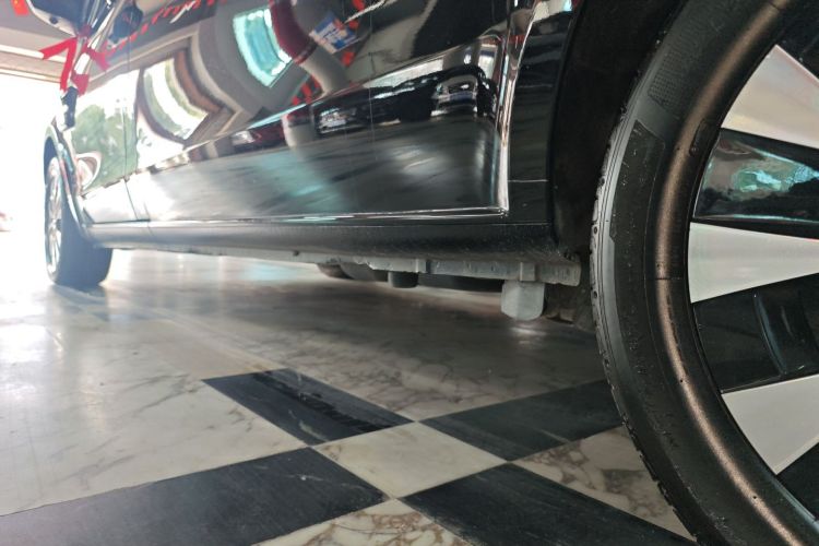 奔驰 威霆 2023款 2.0T 精英版 7座局部细节9002