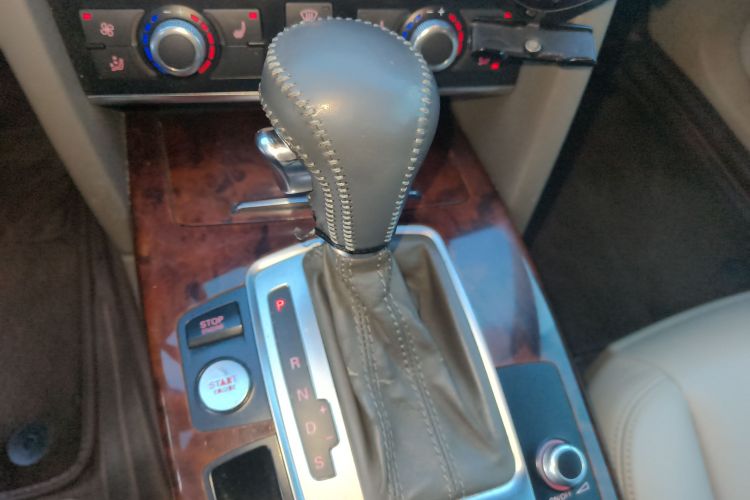 奥迪A6L 2011款 2.8 FSI 舒适型中控内饰18