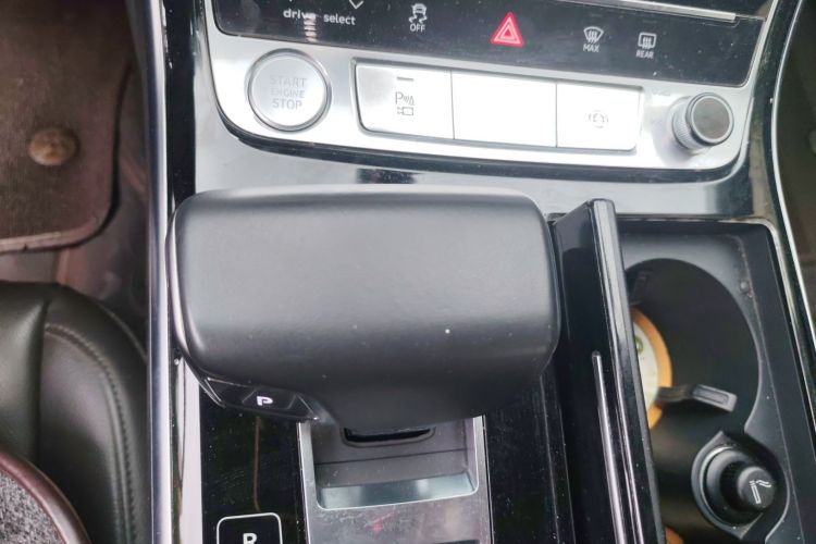 奥迪A8 2018款 A8L 55 TFSI quattro投放版精英型中控内饰18