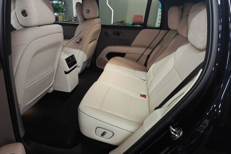 理想汽车 理想i6 2025款 两驱标准型中控内饰7004