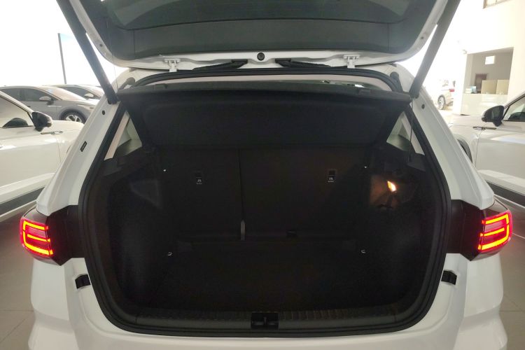 大众 途岳 2024款 300TSI 两驱月尊版机舱底盘23