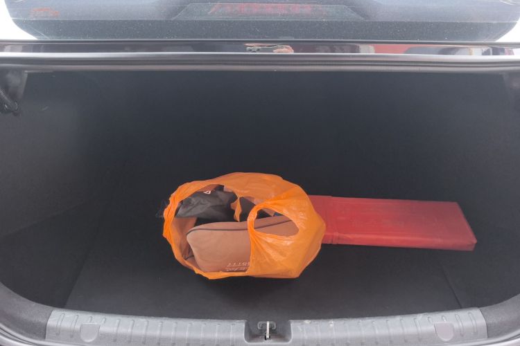 吉利汽车 帝豪 2022款 第4代 1.5L CVT尊贵型机舱底盘23