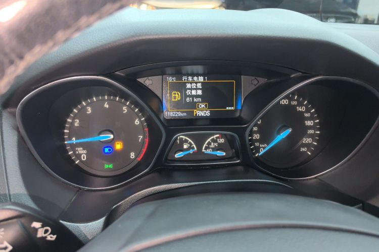 福特 福克斯 2018款 三厢经典 EcoBoost 180 自动精英型局部细节14