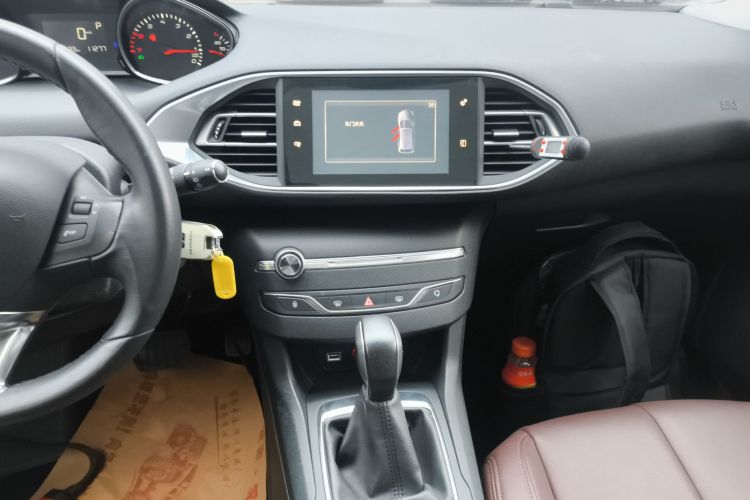 标致308S 2015款 1.2T 自动劲驰版局部细节16