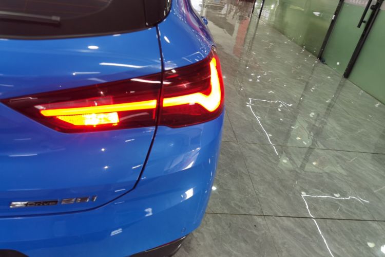 宝马X2 2020款 sDrive25i 领先型M运动套装车身外观9