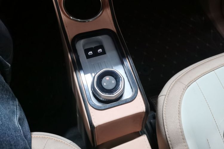 吉利银河 2024款 熊猫mini 200km 耐力熊中控内饰18