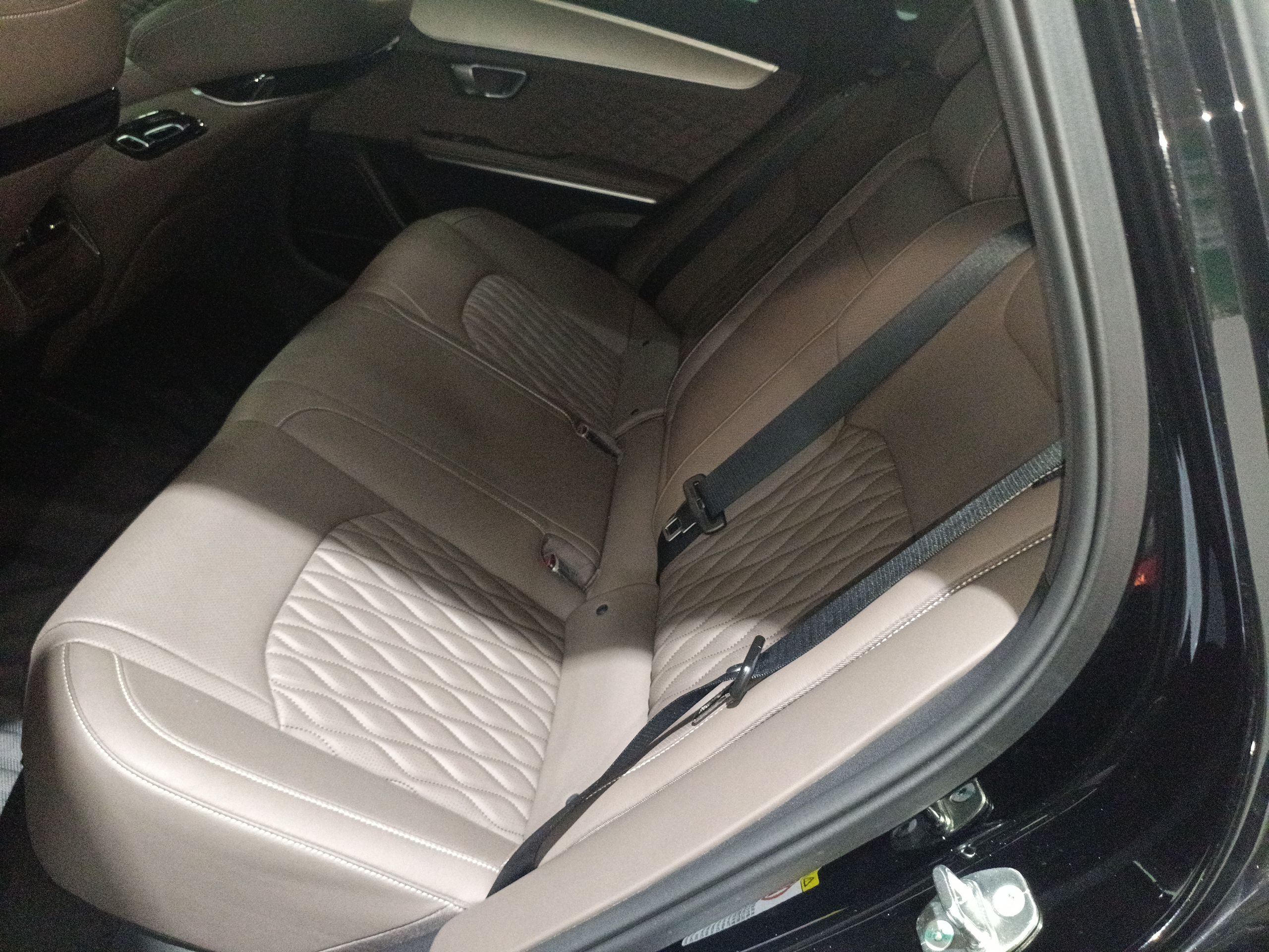 比亚迪 汉 2024款 DM-i 荣耀版 121KM 精英型