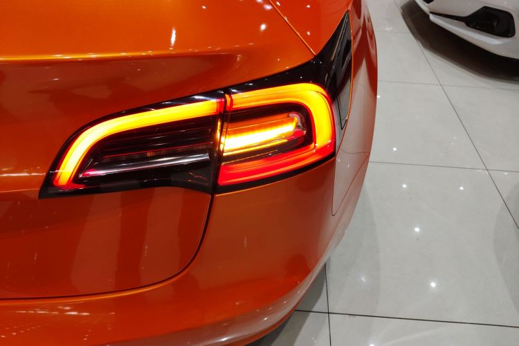 特斯拉 Model 3 2021款 标准续航后驱升级版车身外观9