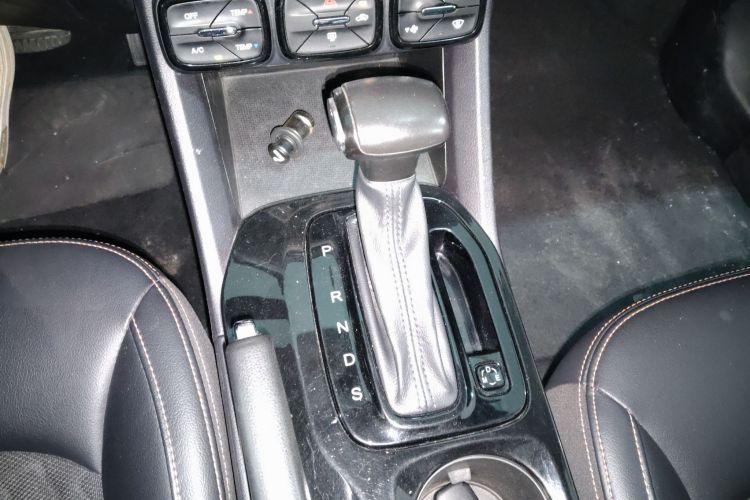 广汽传祺 传祺GS3 2019款 235T 自动精英版中控内饰18