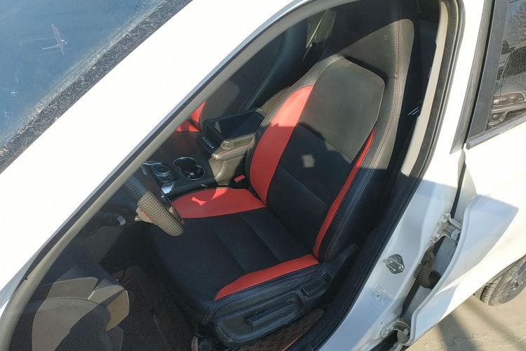 猎豹汽车 猎豹CS9 2017款 1.5L CVT舒适型中控内饰19