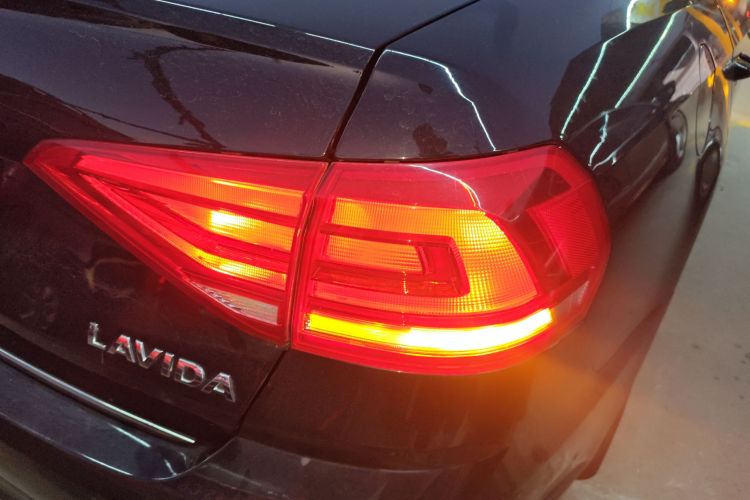 大众 朗逸 2017款 1.6L 自动舒适版车身外观9