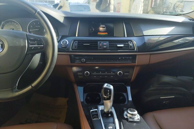 宝马5系(进口) 2014款 520i 典雅型中控内饰16