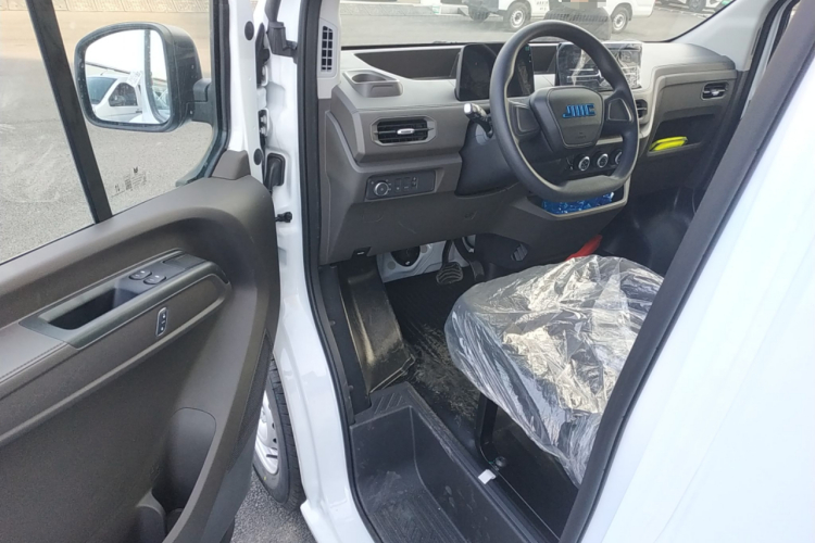 江铃 E福顺 2025款 明窗版 41.86kwh 短轴低顶中控内饰20