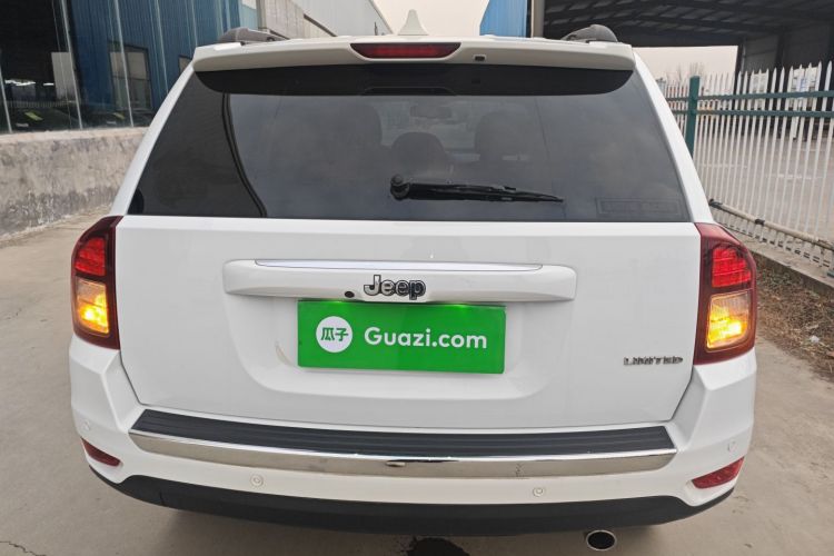 Jeep 指南者(进口) 2014款 改款 2.4L 四驱豪华导航版车身外观6