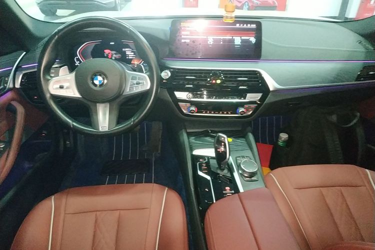 宝马5系 2023款 530Li 领先型 M运动套装中控内饰7002