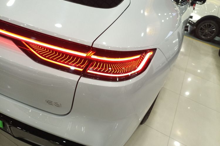 吉利银河 银河E8 2024款 550km 后驱PRO车身外观9