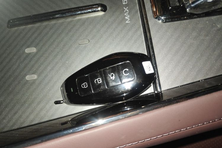 腾势Z9GT 2024款 1100四驱Ultra版中控内饰7001