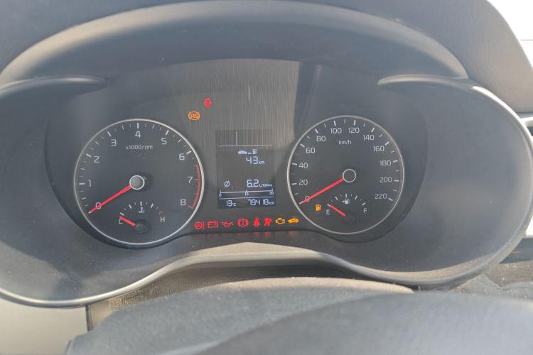 起亚K2 2017款 三厢 1.4L MT GLS中控内饰14