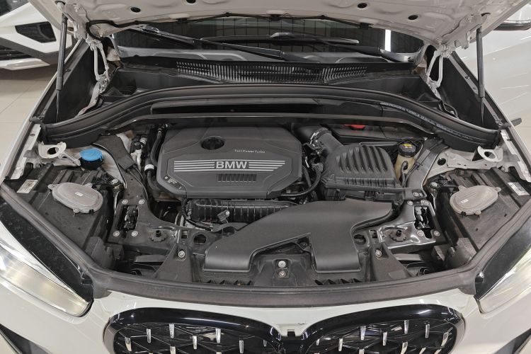 宝马X1 2020款 sDrive20Li 尊享型机舱底盘24