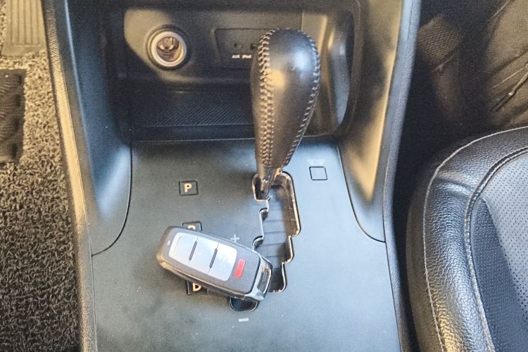 北京现代ix35 2015款 2.0L 自动两驱智能型 国V中控内饰18