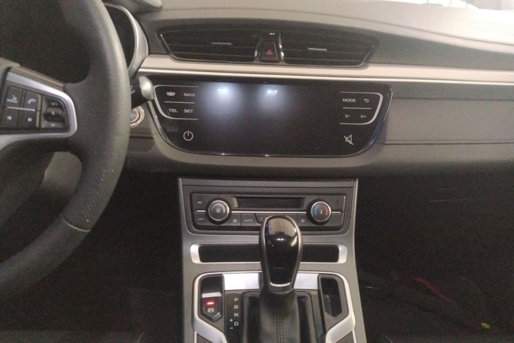 吉利汽车 帝豪 2018款 1.5L CVT向上互联版中控内饰16