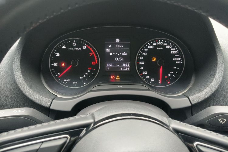 奥迪A3 2018款 30周年年型 Limousine 35 TFSI 时尚型中控内饰14