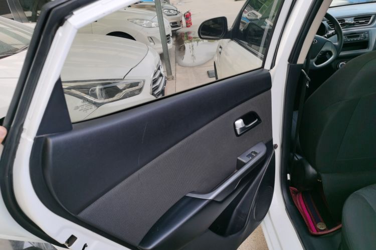 起亚K2 2015款 三厢 1.4L MT GLS中控内饰7008