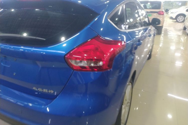 福特 福克斯 2020款 两厢经典 1.5L 自动风尚型车身外观9