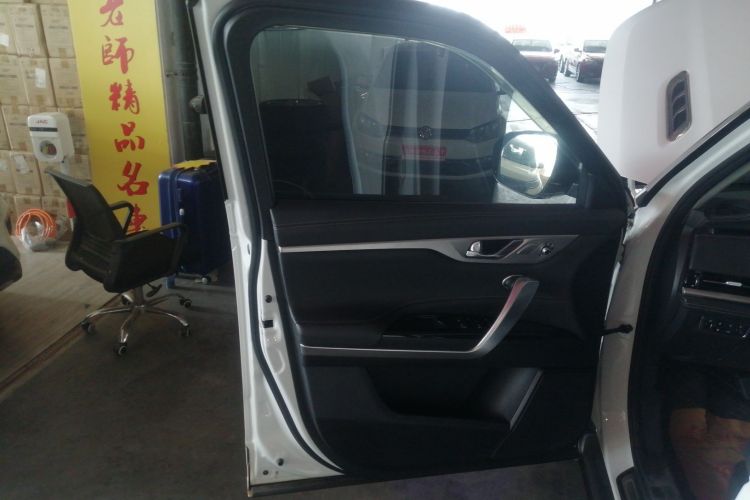 长安CS95 2019款 2.0T 两驱豪华型中控内饰7007