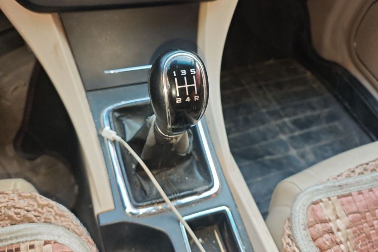 吉利汽车 帝豪 2017款 三厢百万款 1.5L 手动豪华型中控内饰18