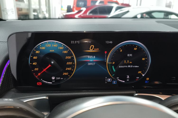 奔驰GLB 2021款 GLB 200 动感型中控内饰14