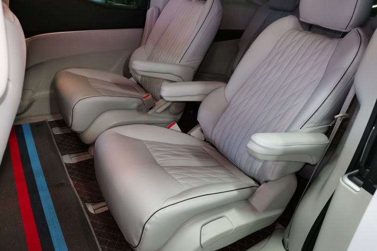 别克GL8 2021款 陆上公务舱 652T 豪华型中控内饰7004