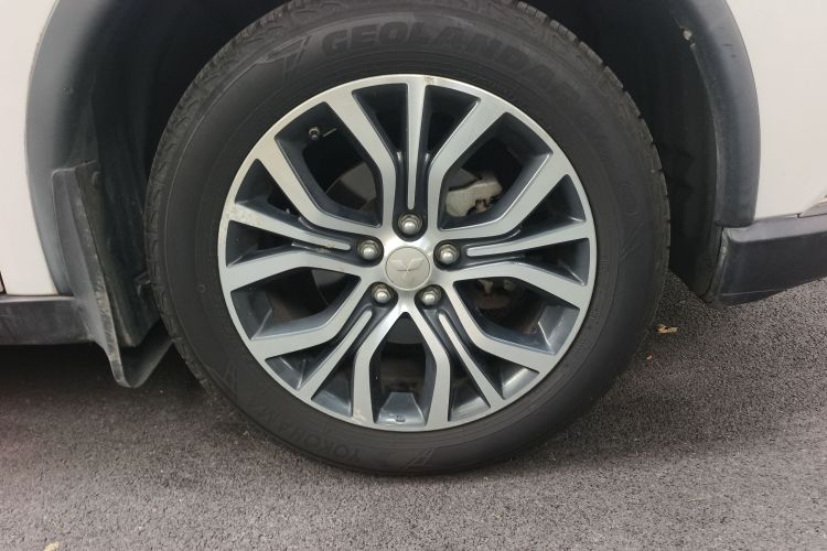 三菱 欧蓝德 2016款 2.4L 四驱豪华版 7座车身外观10