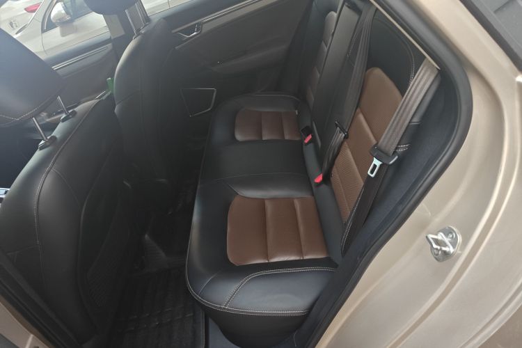 吉利汽车 帝豪GL 2017款 1.3T DCT尊贵型中控内饰7004