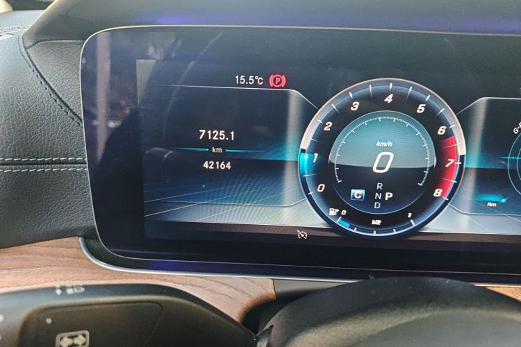 奔驰E级 2020款 E 300 L 豪华型中控内饰15