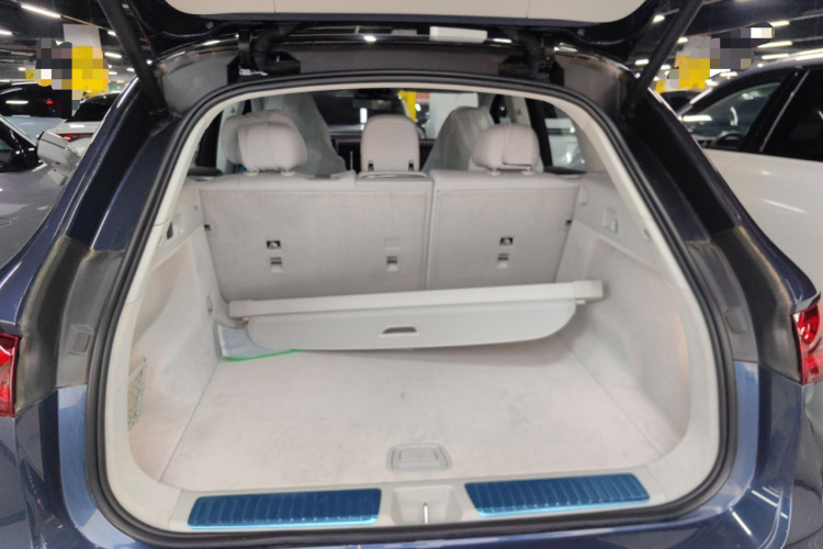 奔驰EQE SUV 2023款 350 4MATIC 先锋版机舱底盘23