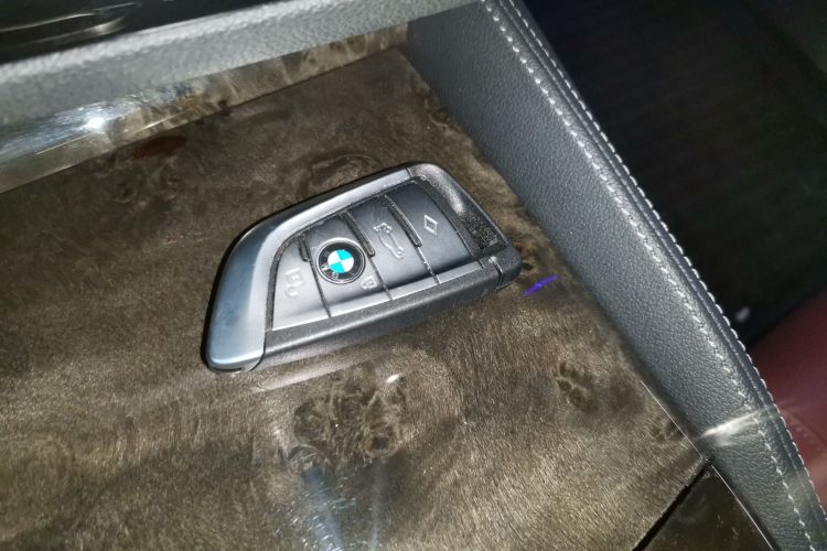 宝马5系 2022款 改款二 525Li M运动套装中控内饰7001