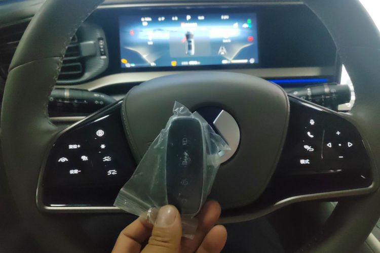 腾势D9 2022款 DM-i 970 四驱旗舰型中控内饰11