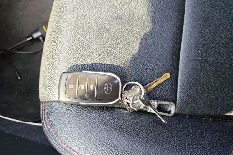 丰田 卡罗拉 2018款 1.2T S-CVT GL智享版中控内饰11