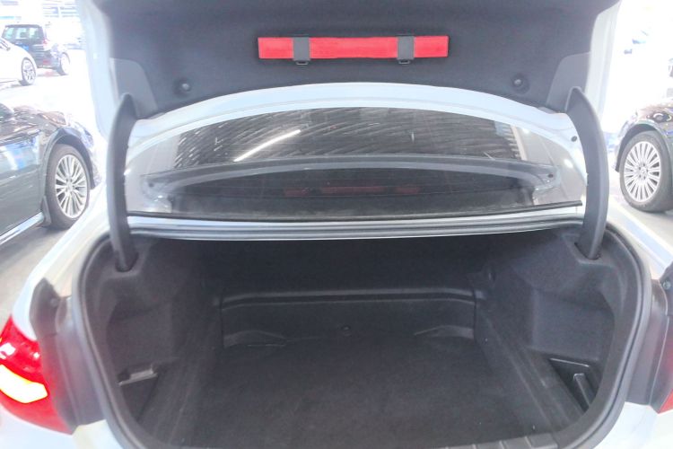 宝马1系 2022款 125i M运动曜夜版机舱底盘23